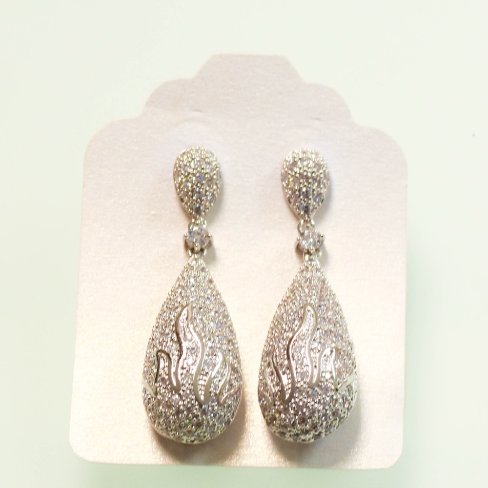 NWT-Large Crystal Tear Drop Earrings #SE-29312
